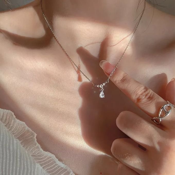 Collier Pendentif Glamour goutte d'eau pour femmes chaine clavicule by For Ladys