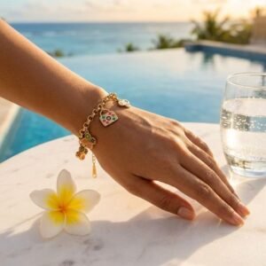 Bracelet charm avec pendentifs floraux émaillés