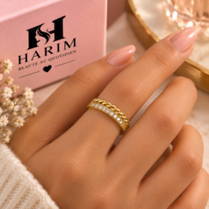 Bague Dorée Torsadée avec Pierres Brillantes