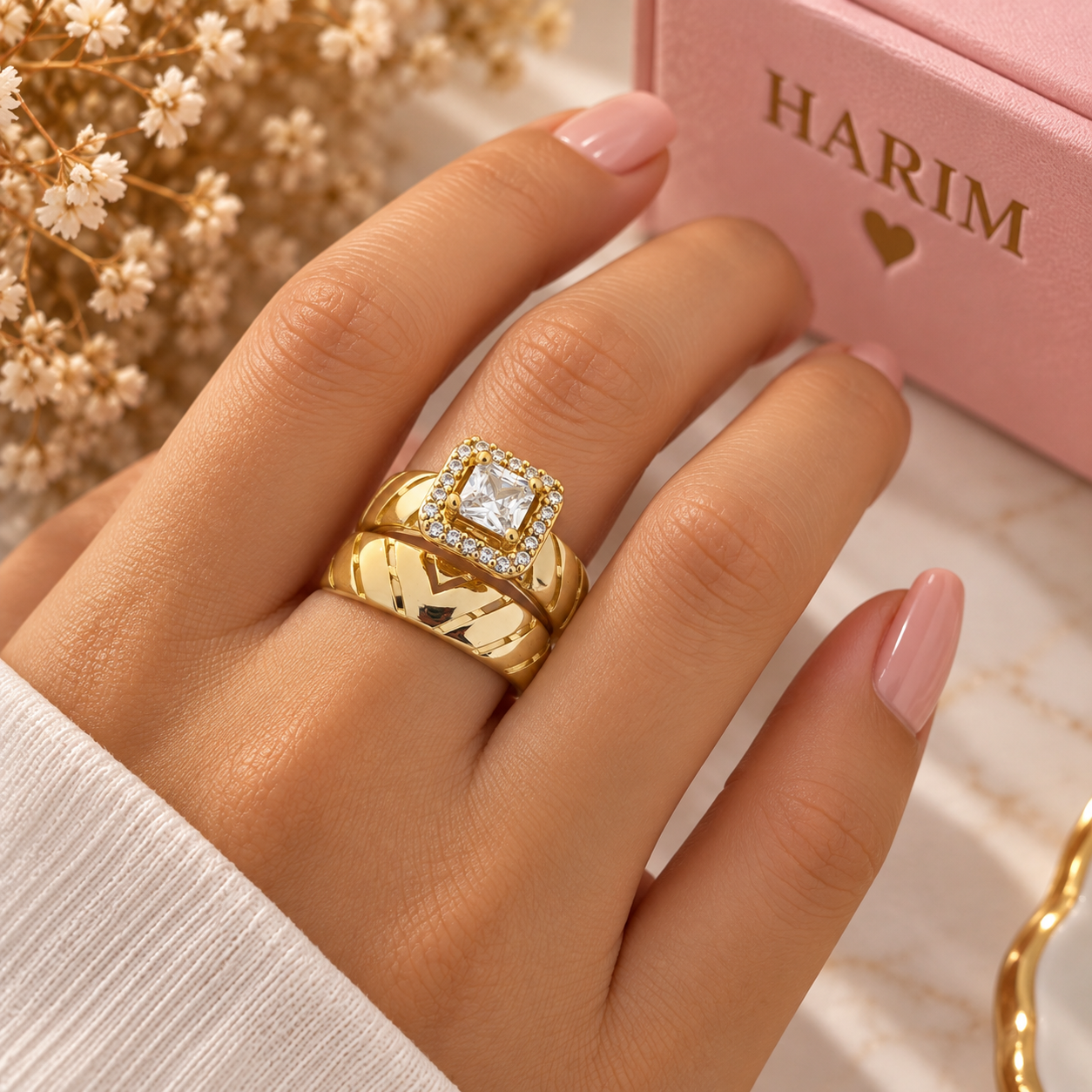 Bague Dorée Large à Zircon Carré