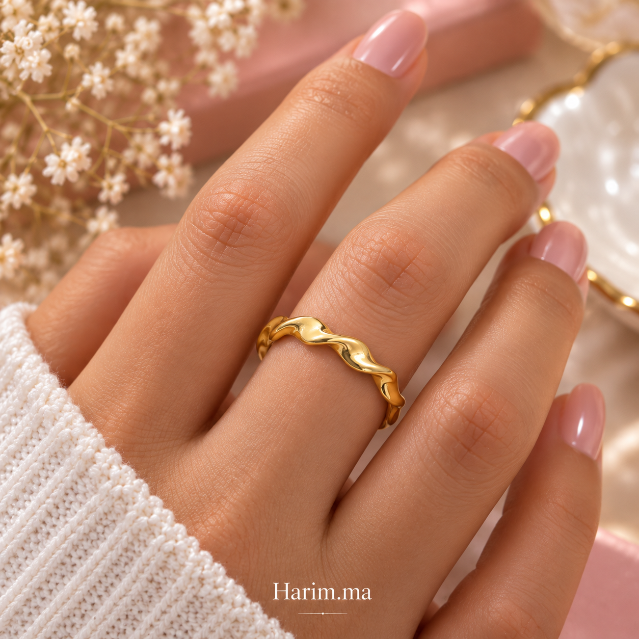 Bague Dorée Ondulation Élégante