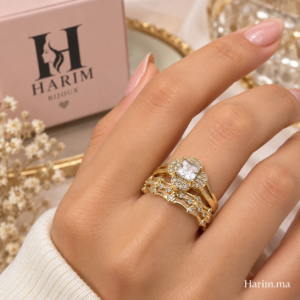 Bague double dorée fleurie avec pierre carrée