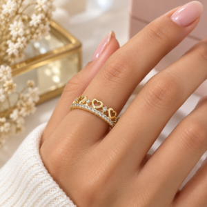 Bague dorée couronne de cœurs avec zircons