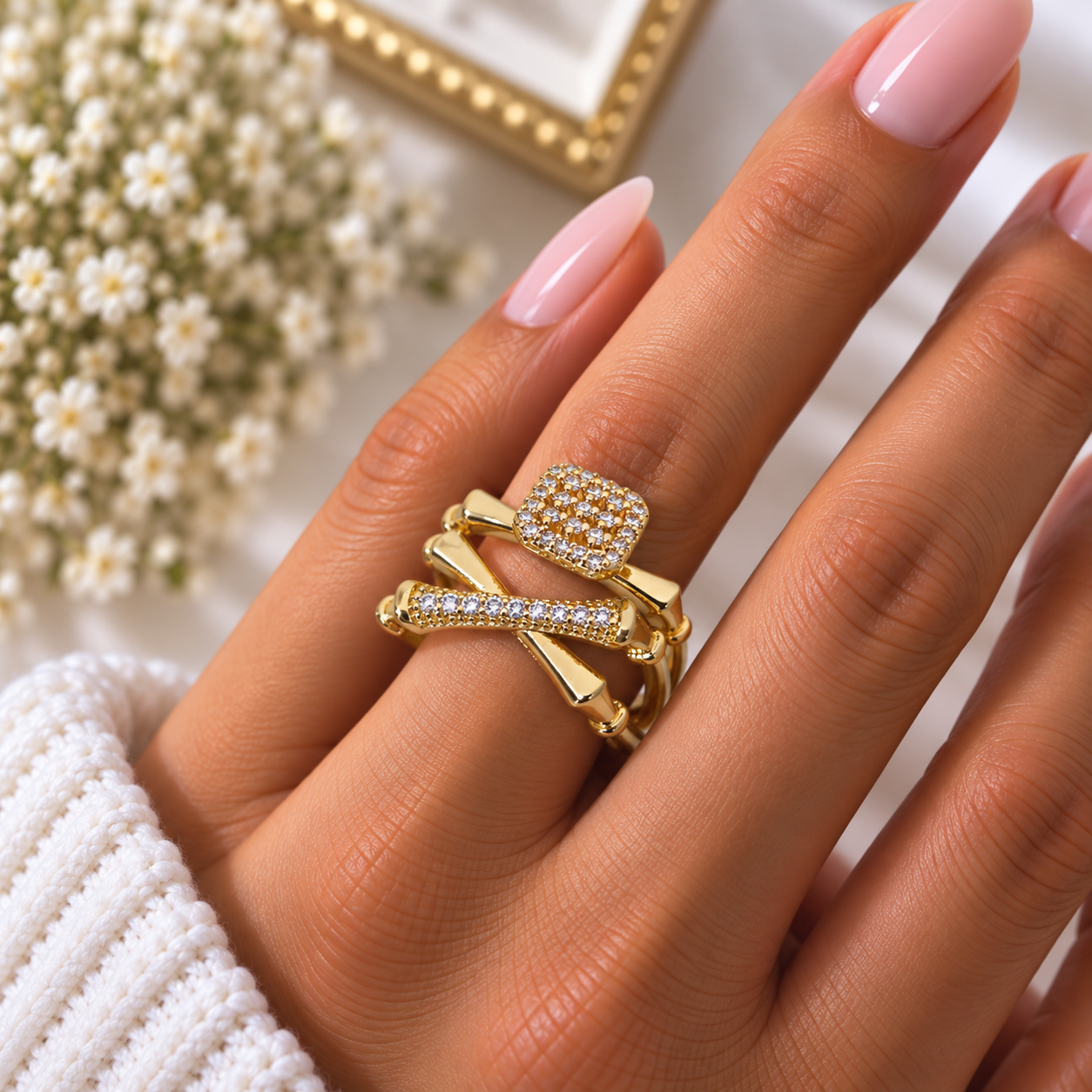 Bague Dorée Pavée à Design Croisé