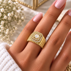 Bague Dorée Prestige à Pierre Carrée