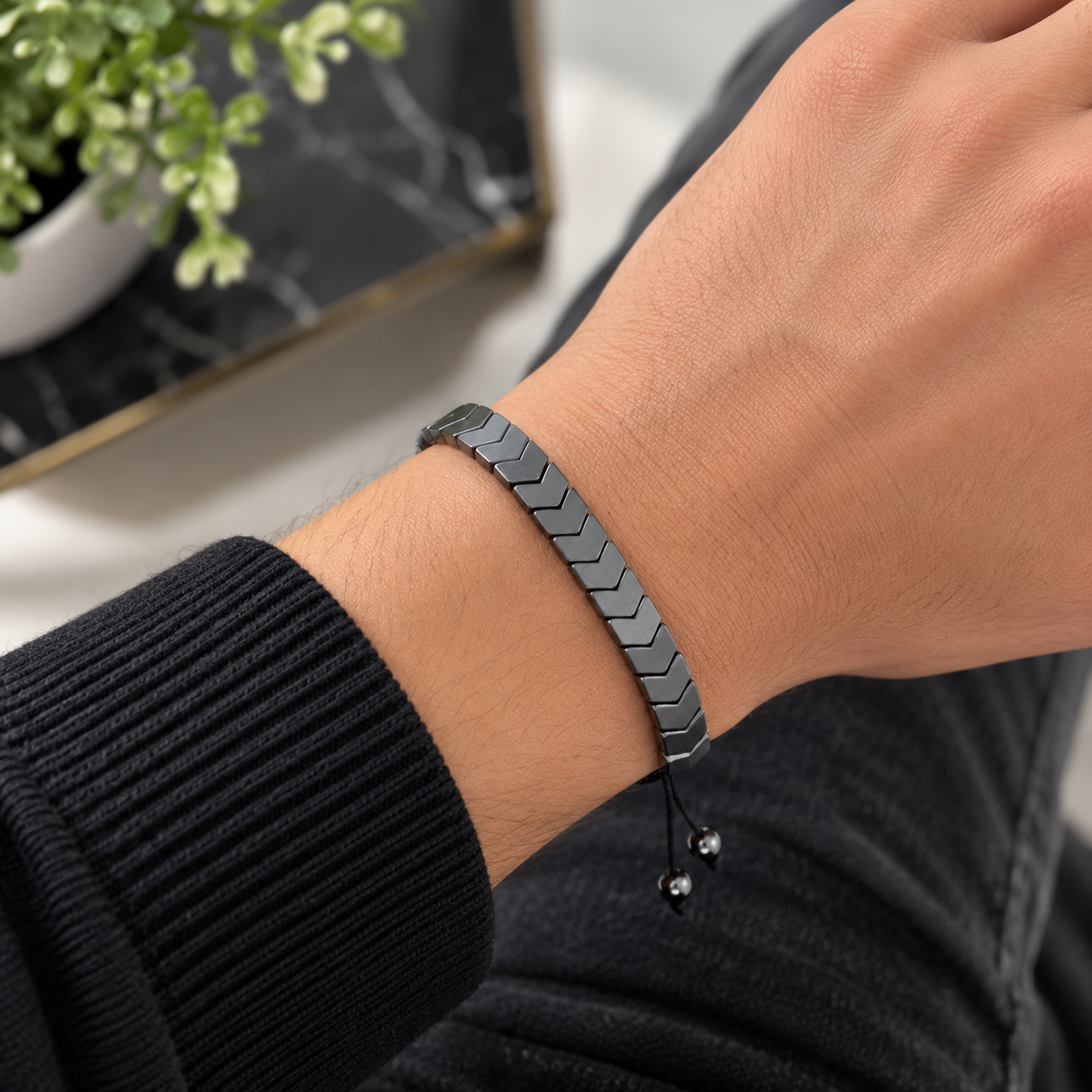 Bracelet Réglable en Hématite à Motifs Chevron