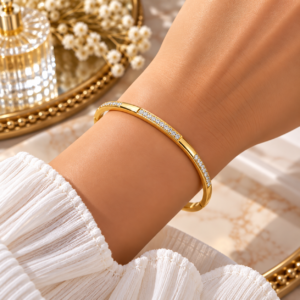 Bracelet jonc fin doré à zircons