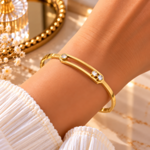 Bracelet jonc doré minimaliste à trois zircons