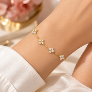 Bracelet doré à fleurs scintillantes