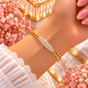 Bracelet doré à maillons et pavé scintillant