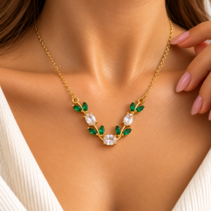 Collier Branche Dorée aux Zircons Verts et Cristaux