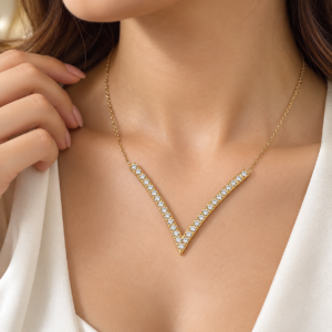 Collier Chevron Doré avec Zircons