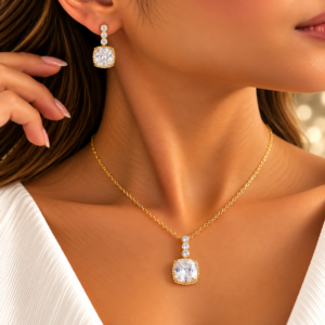Parure Dorée à Pierre Carrée – Collier & Boucles d’Oreilles