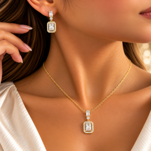 Parure Dorée Rectangulaire avec Zircons – Collier & Boucles d’Oreilles