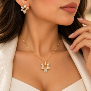 Ensemble Collier et Boucles d’Oreilles Doré – Fleur Scintillante